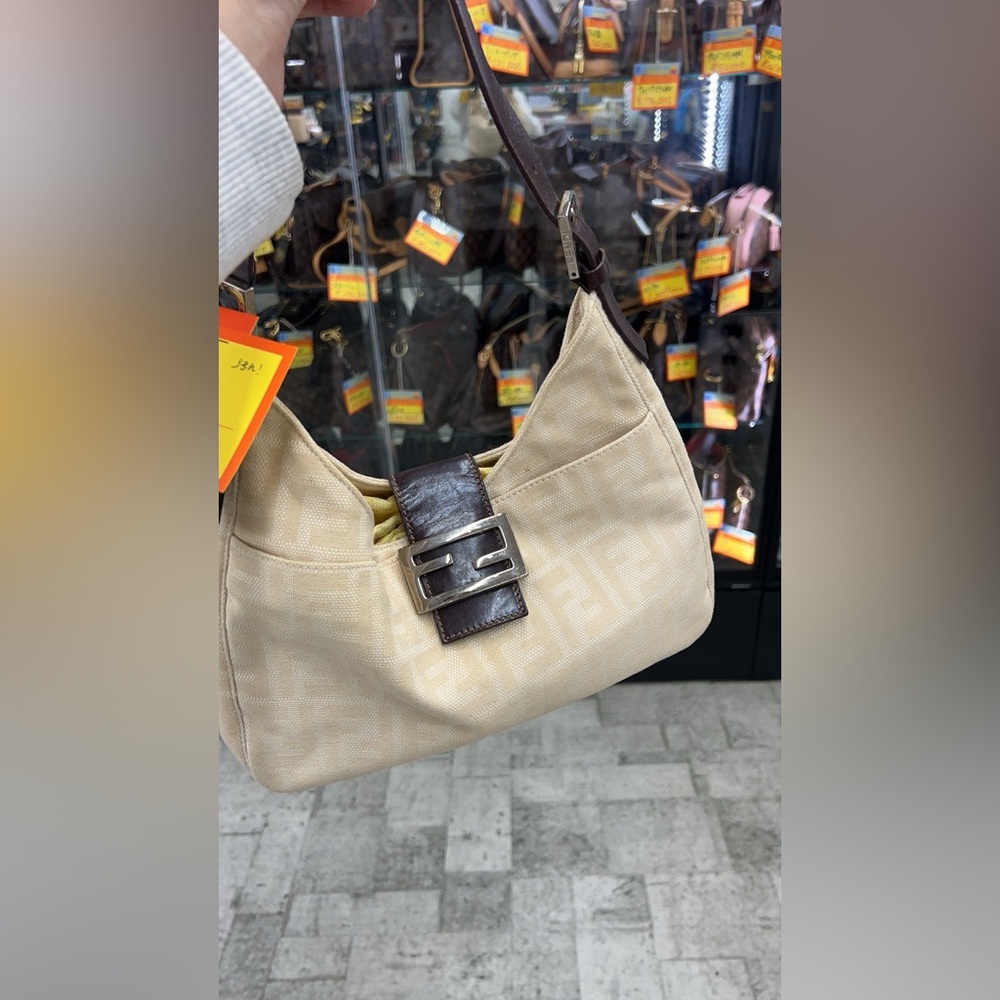 Authentic🤍Vintage Fendi Beige Shoulder Bag
